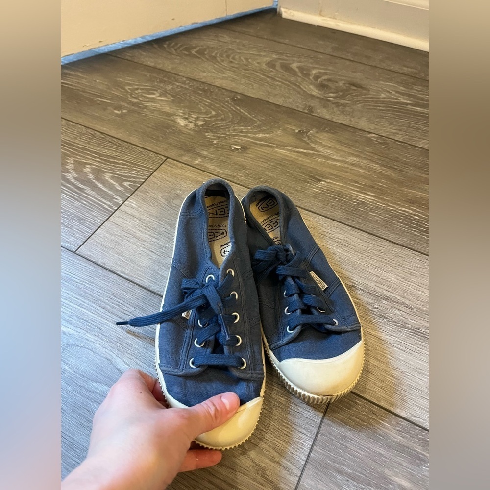 KEEN 100% Vulcanized Shoes Girls Size 4 Lace Up Athletic Casual Blue Footwear